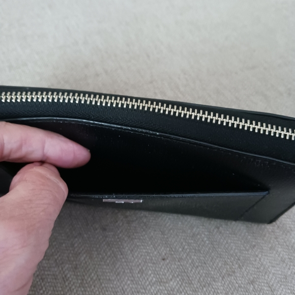 Tumi Black Leather Zip Wallet - Picture 8 of 13